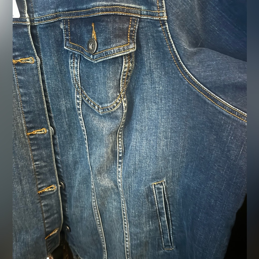 NWT Torrid Denim Trucker Jacket - Medium Wash - Picture 5 of 9